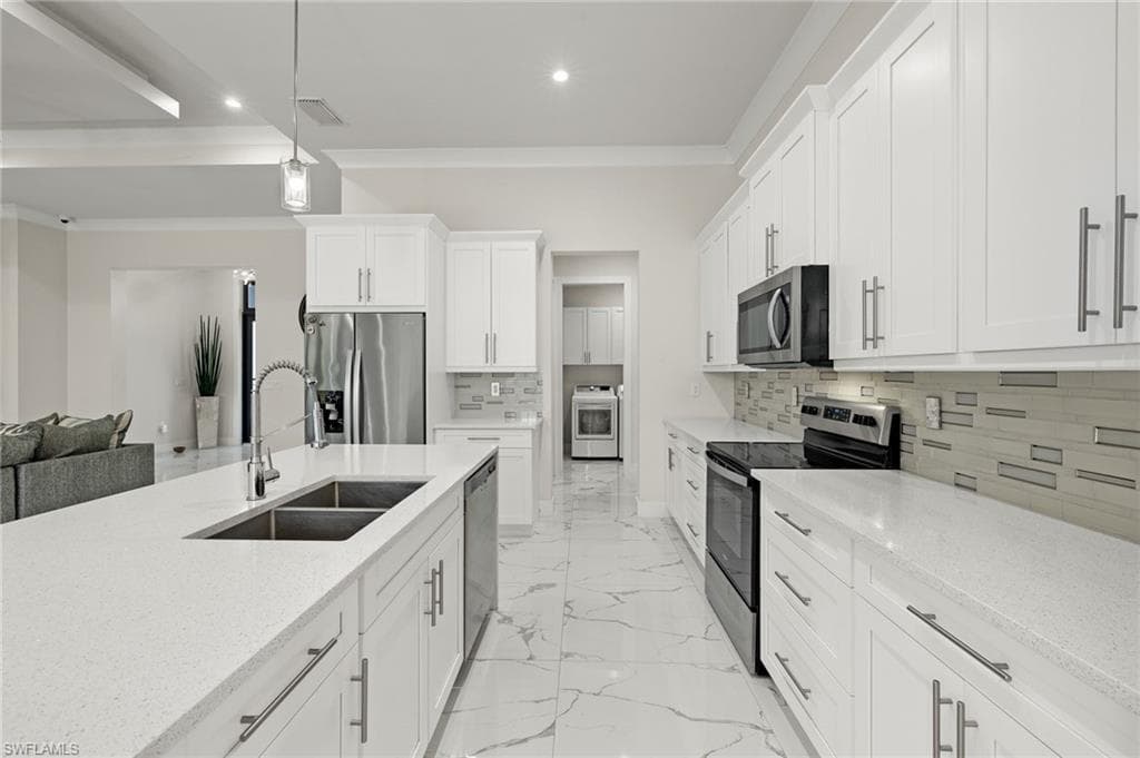 922 14th Ave NE, Naples, FL 34120-8