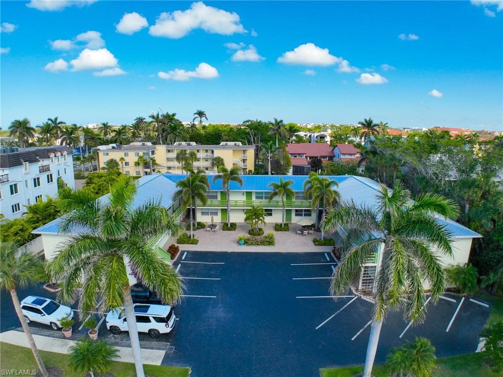 975 9th Ave S 8, Naples, FL 34102-15