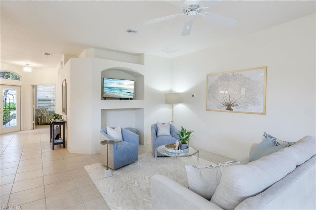 6086 Highwood Park Ln, Naples, FL 34110-4