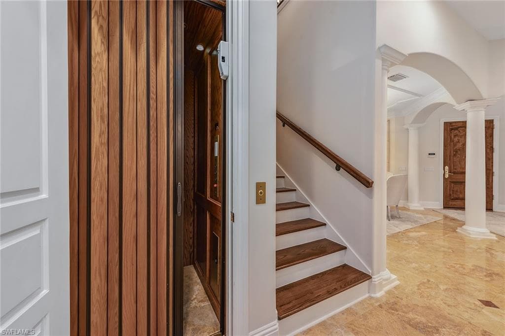 8604 Majorca Ln, Naples, FL 34114-29