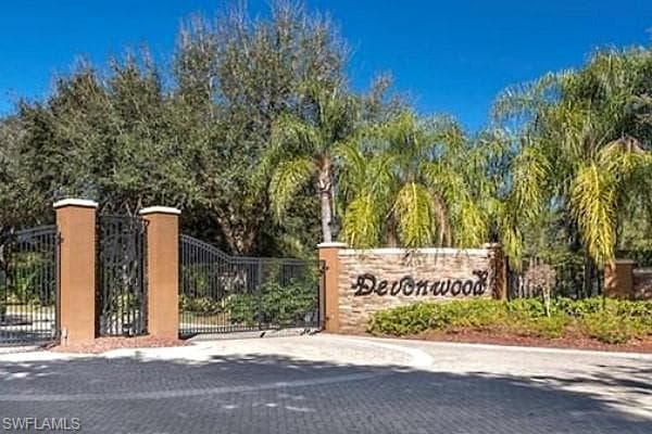 15841 Hampton View Ct, Fort Myers, FL 33908-1