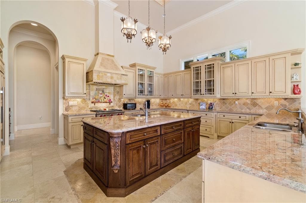 5900 Burnham Rd, Naples, FL 34119-14