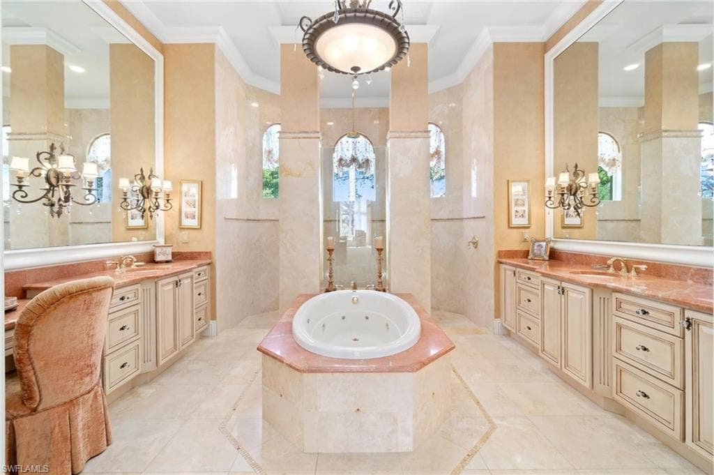 5900 Burnham Rd, Naples, FL 34119-28