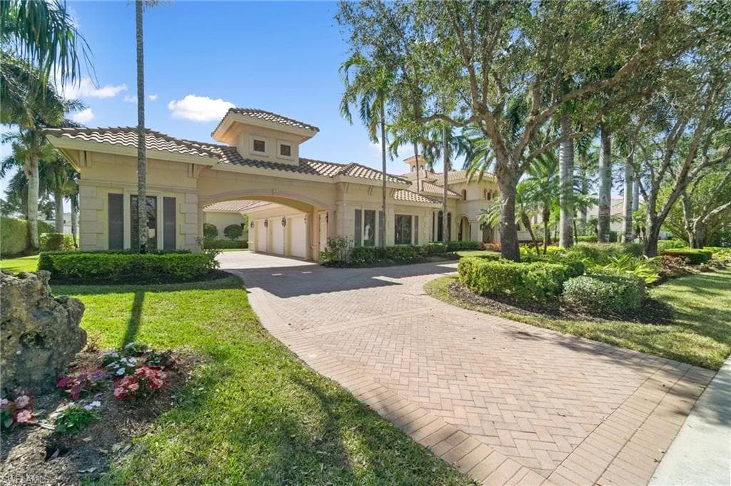 5900 Burnham Rd, Naples, FL 34119-4