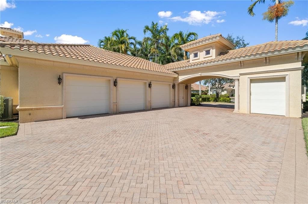 5900 Burnham Rd, Naples, FL 34119-6