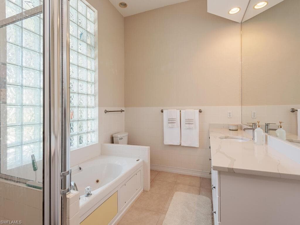 657 Soliel Dr, Naples, Fl 34110-11