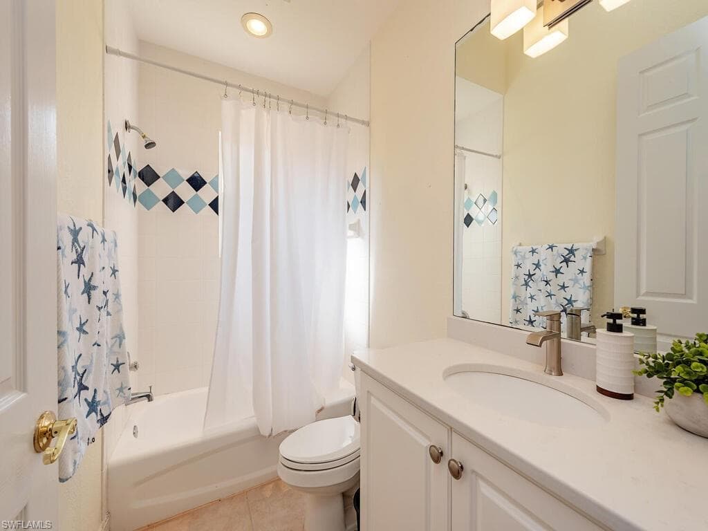 657 Soliel Dr, Naples, Fl 34110-13