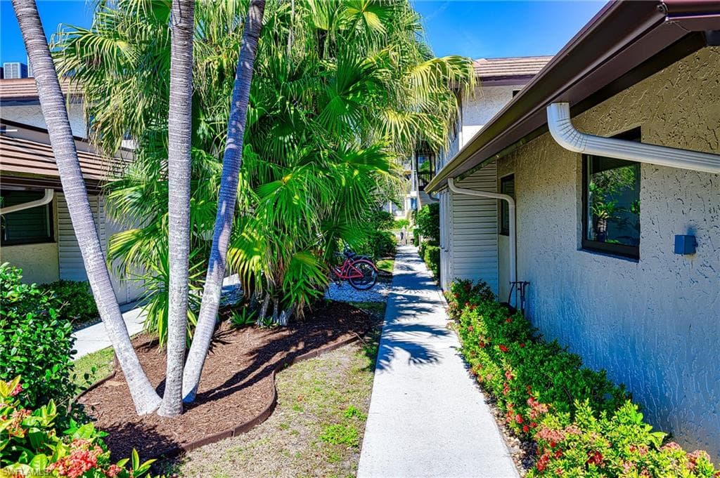 1377 Chesapeake Ave A3, Naples, FL 34102-19