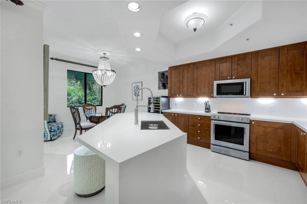 1035 Sandpiper St F103, Naples, FL 34102-10