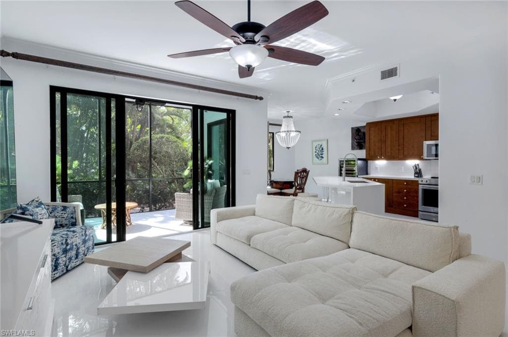1035 Sandpiper St F103, Naples, FL 34102-1