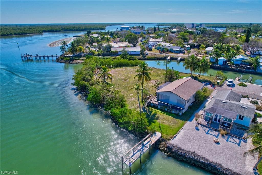 105 Bayshore Way, Goodland, FL 34140-4