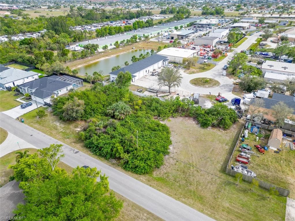 322 4th St, Cape Coral, FL 33909-4