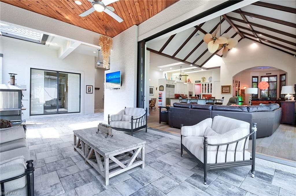 2755 Lantern Ln, Naples, FL 34102-18