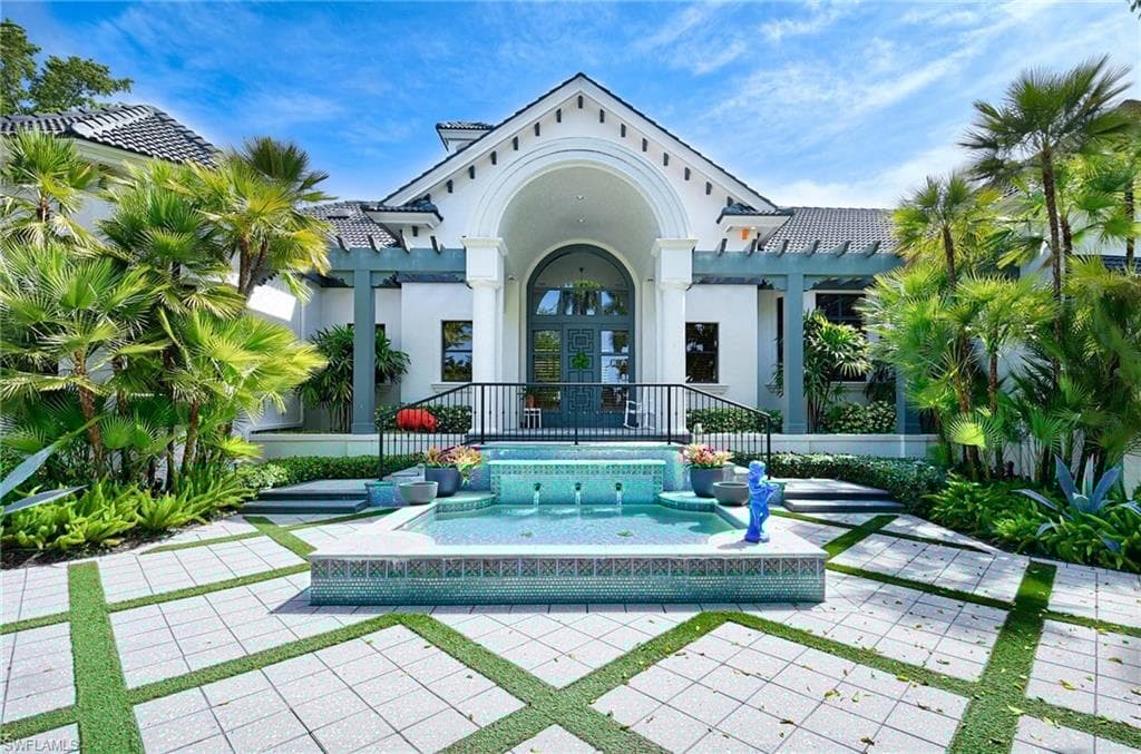 2755 Lantern Ln, Naples, FL 34102-1