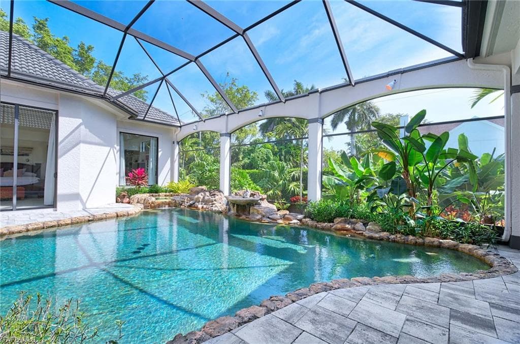 2755 Lantern Ln, Naples, FL 34102-25