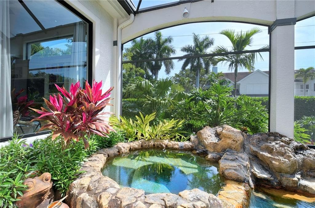 2755 Lantern Ln, Naples, FL 34102-27