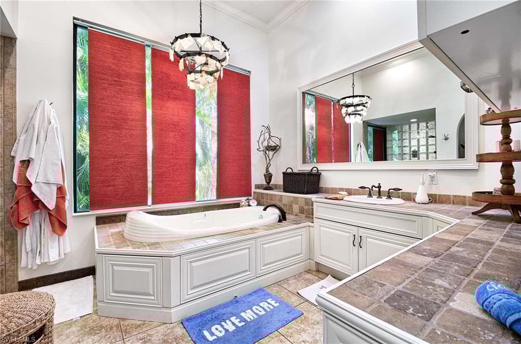 2755 Lantern Ln, Naples, FL 34102-33