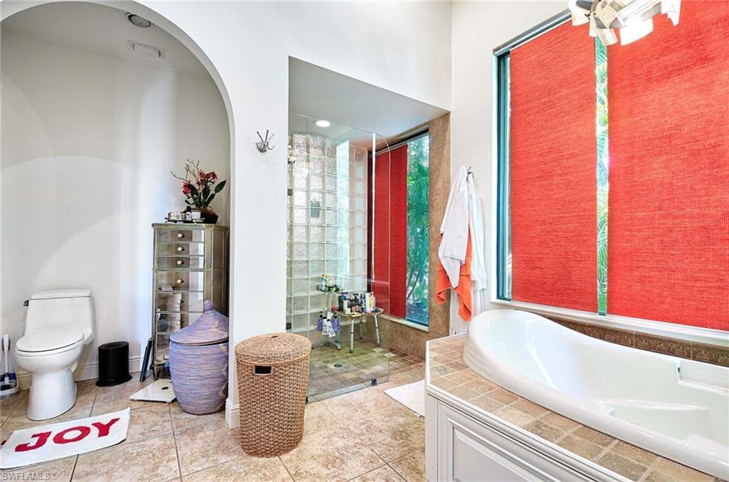 2755 Lantern Ln, Naples, FL 34102-34