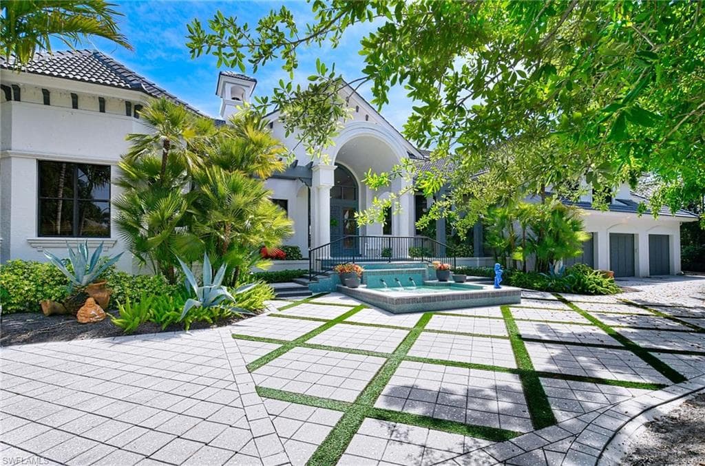 2755 Lantern Ln, Naples, FL 34102-47