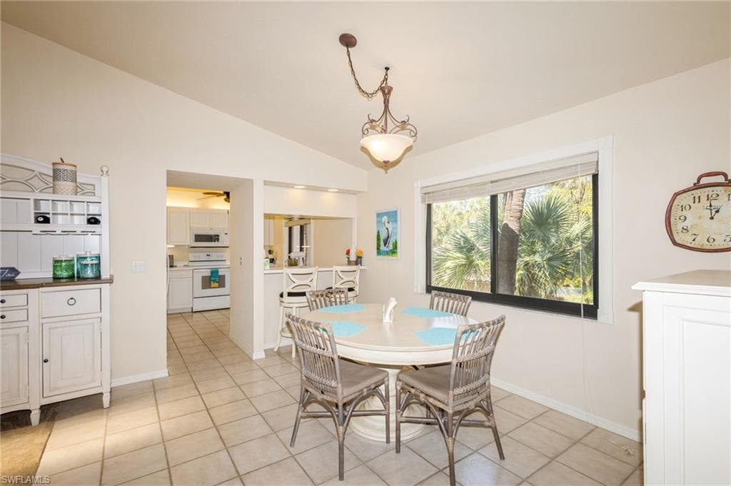3219 Horse Carriage Way 2, Naples, FL 34105-9