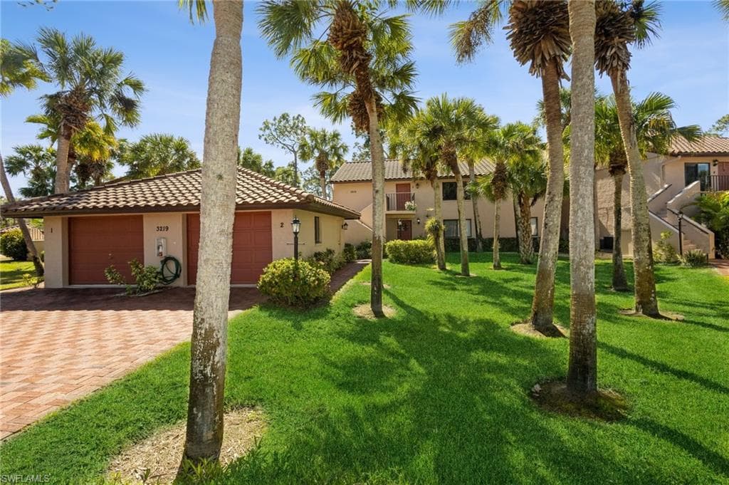 3219 Horse Carriage Way 2, Naples, FL 34105-1