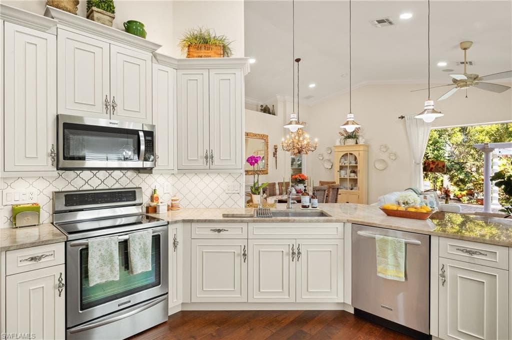 207 Glen Eagle Cir, Naples, FL 34104-9