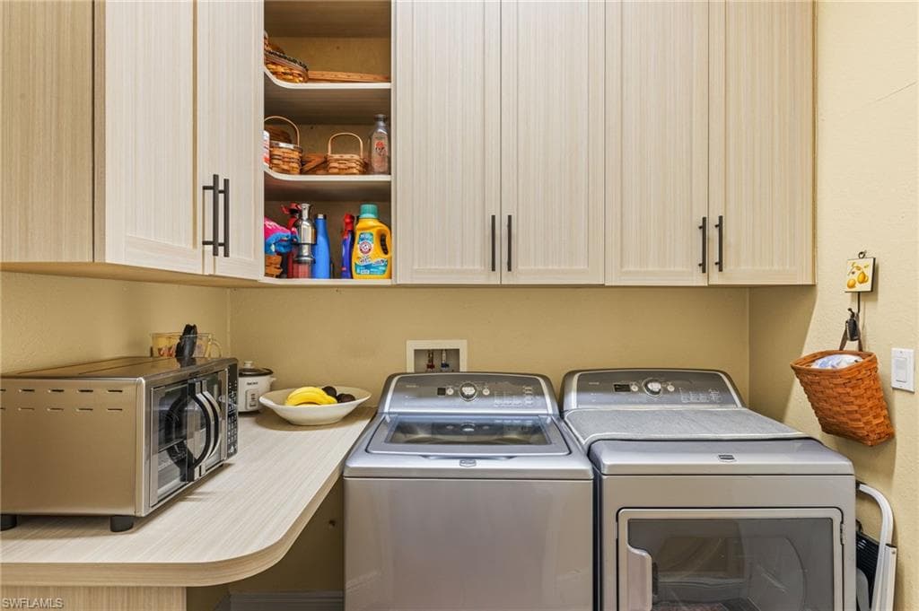 207 Glen Eagle Cir, Naples, FL 34104-20
