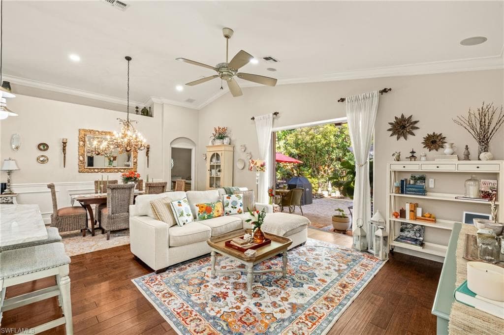 207 Glen Eagle Cir, Naples, FL 34104-4