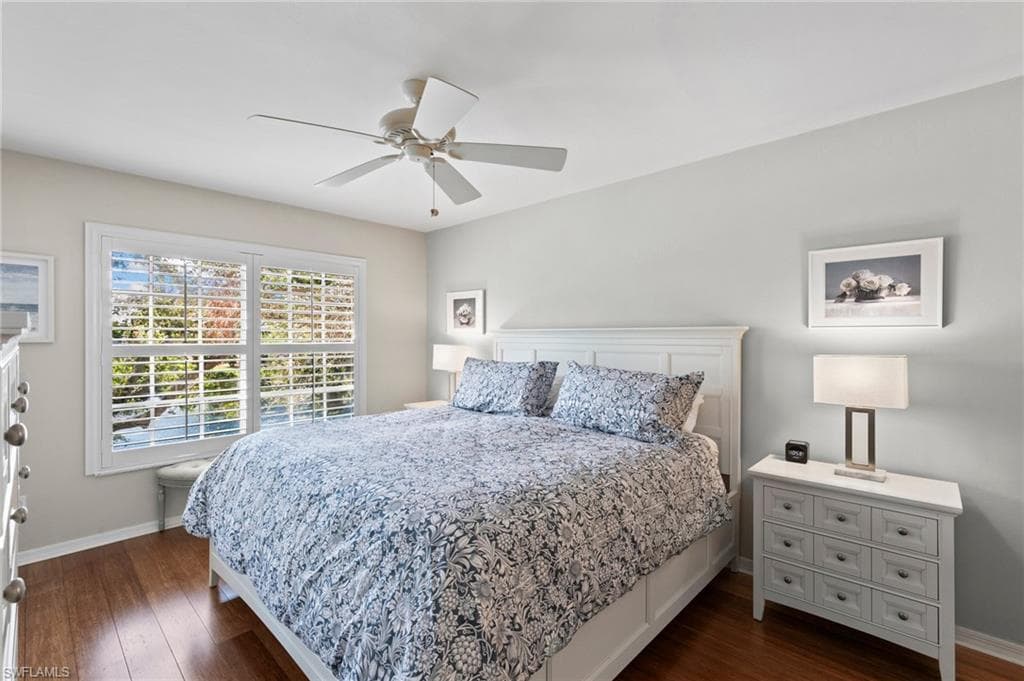 760 Wiggins Lake Dr 202, Naples, FL 34110-9