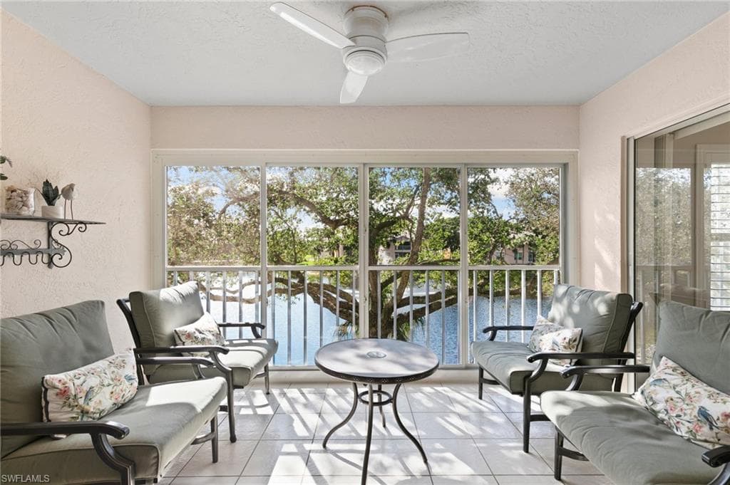 760 Wiggins Lake Dr 202, Naples, FL 34110-15