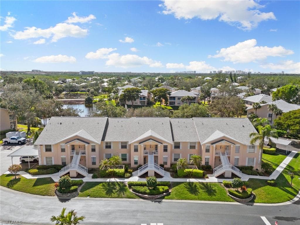 760 Wiggins Lake Dr 202, Naples, FL 34110-17