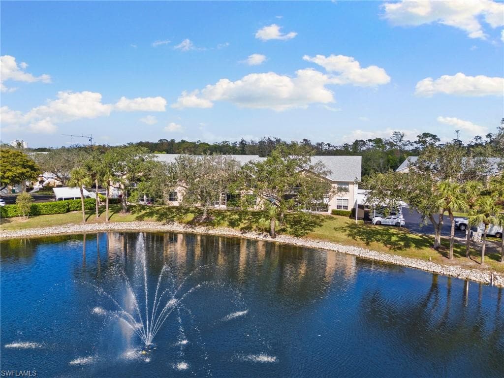 760 Wiggins Lake Dr 202, Naples, FL 34110-21