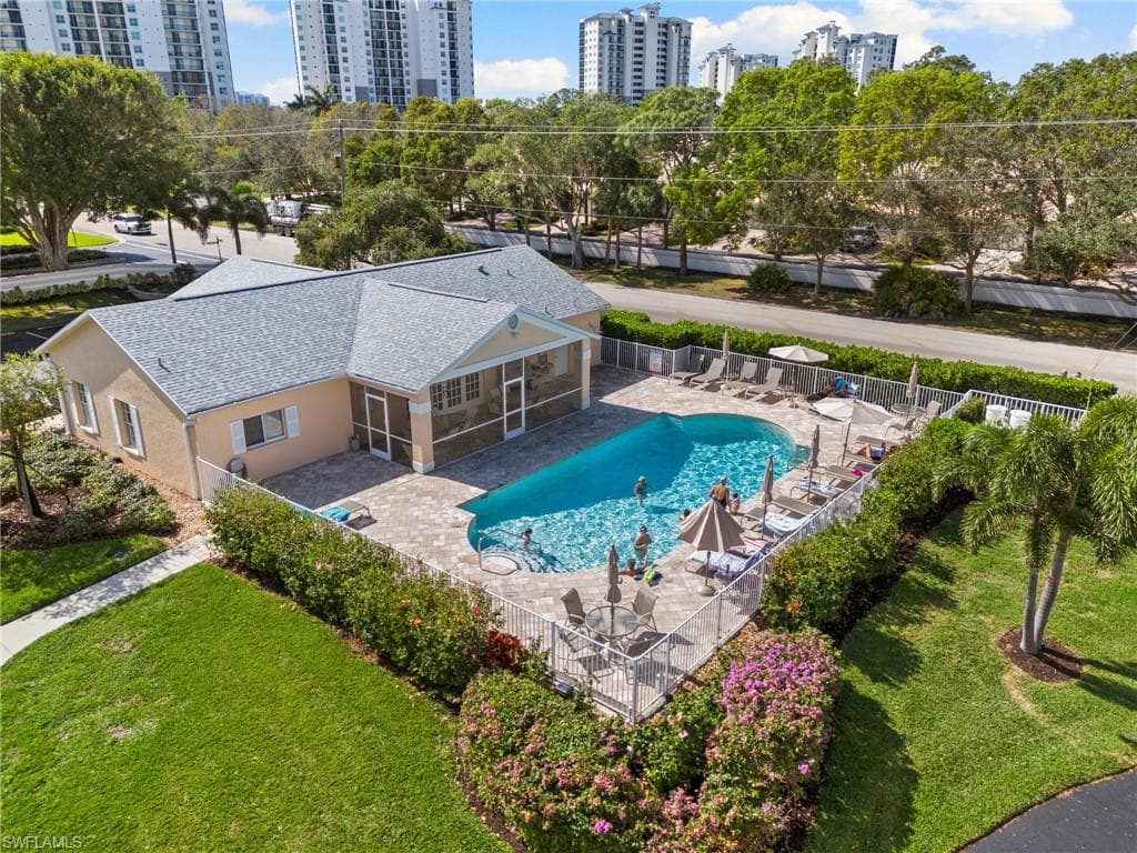 760 Wiggins Lake Dr 202, Naples, FL 34110-22