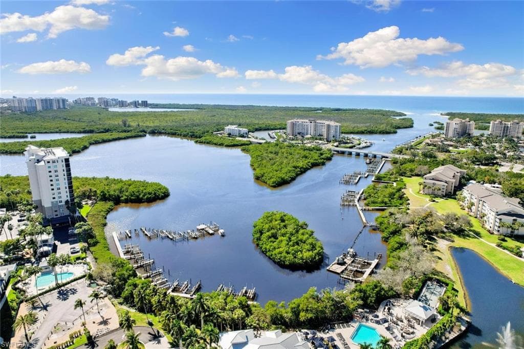 760 Wiggins Lake Dr 202, Naples, FL 34110-28