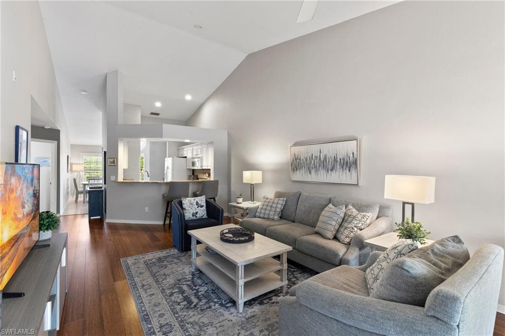 760 Wiggins Lake Dr 202, Naples, FL 34110-3