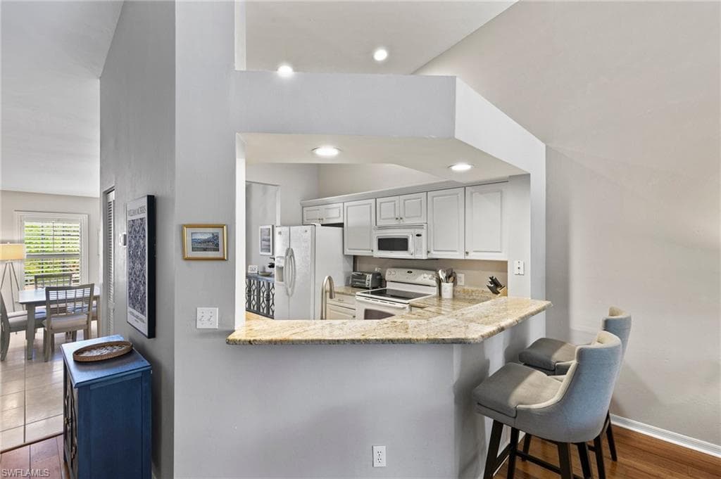 760 Wiggins Lake Dr 202, Naples, FL 34110-6