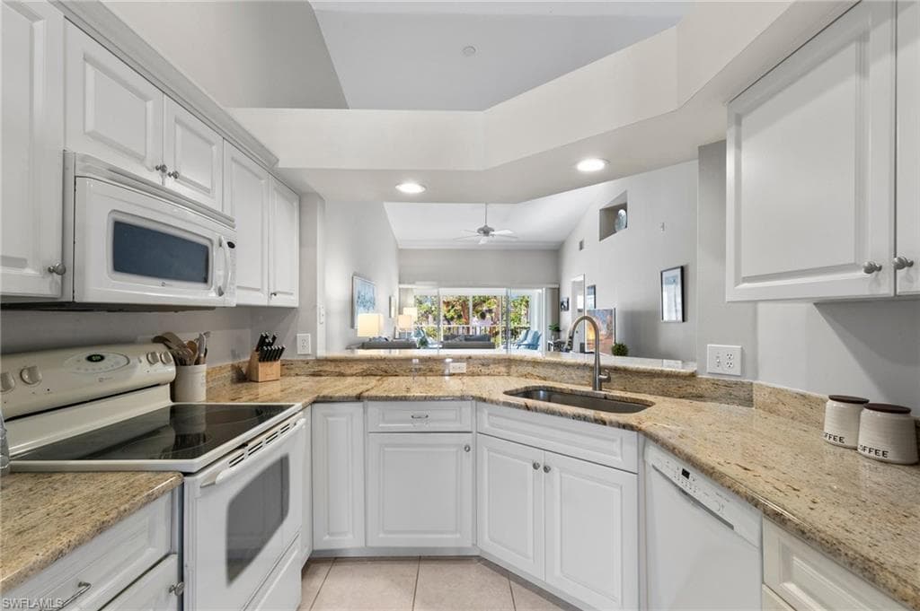 760 Wiggins Lake Dr 202, Naples, FL 34110-7