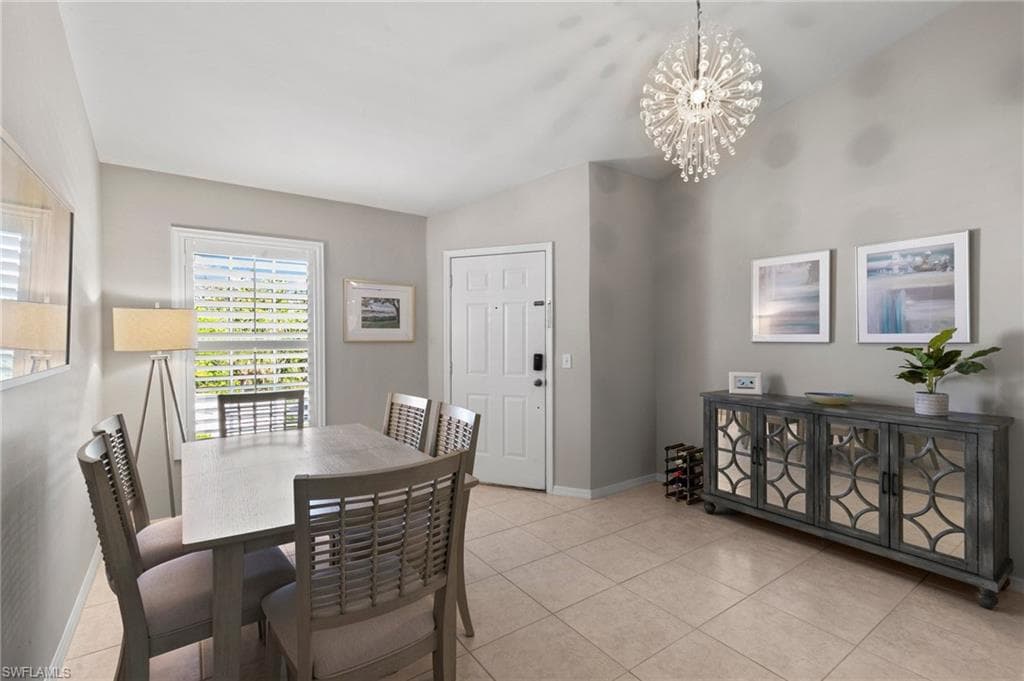 760 Wiggins Lake Dr 202, Naples, FL 34110-8