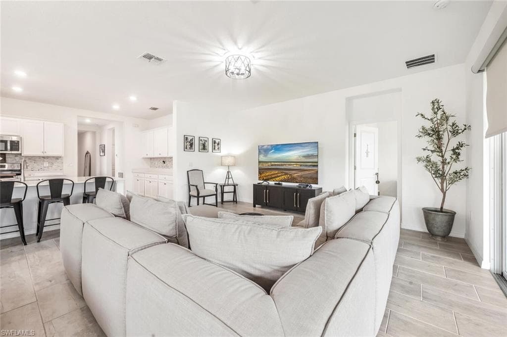 2446 Orchard St, Naples, FL 34120-9