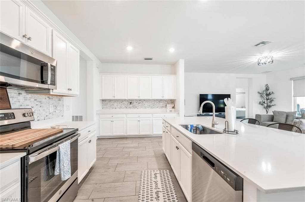 2446 Orchard St, Naples, FL 34120-14