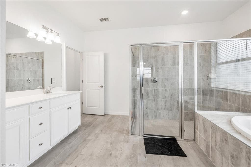 2446 Orchard St, Naples, FL 34120-19