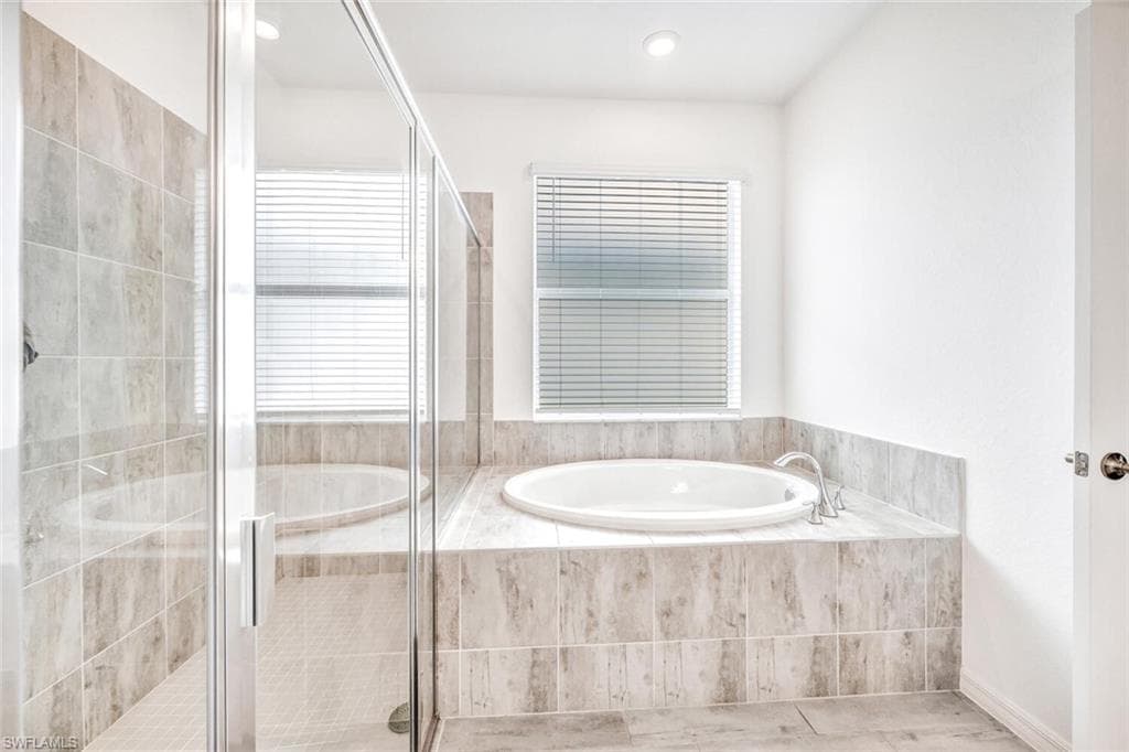 2446 Orchard St, Naples, FL 34120-21