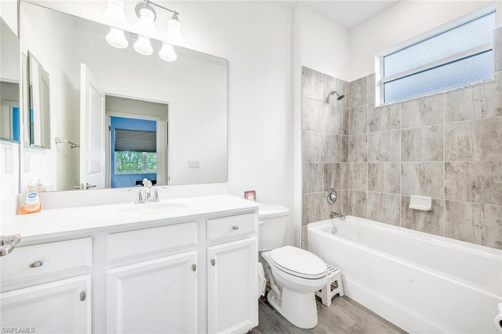 2446 Orchard St, Naples, FL 34120-23