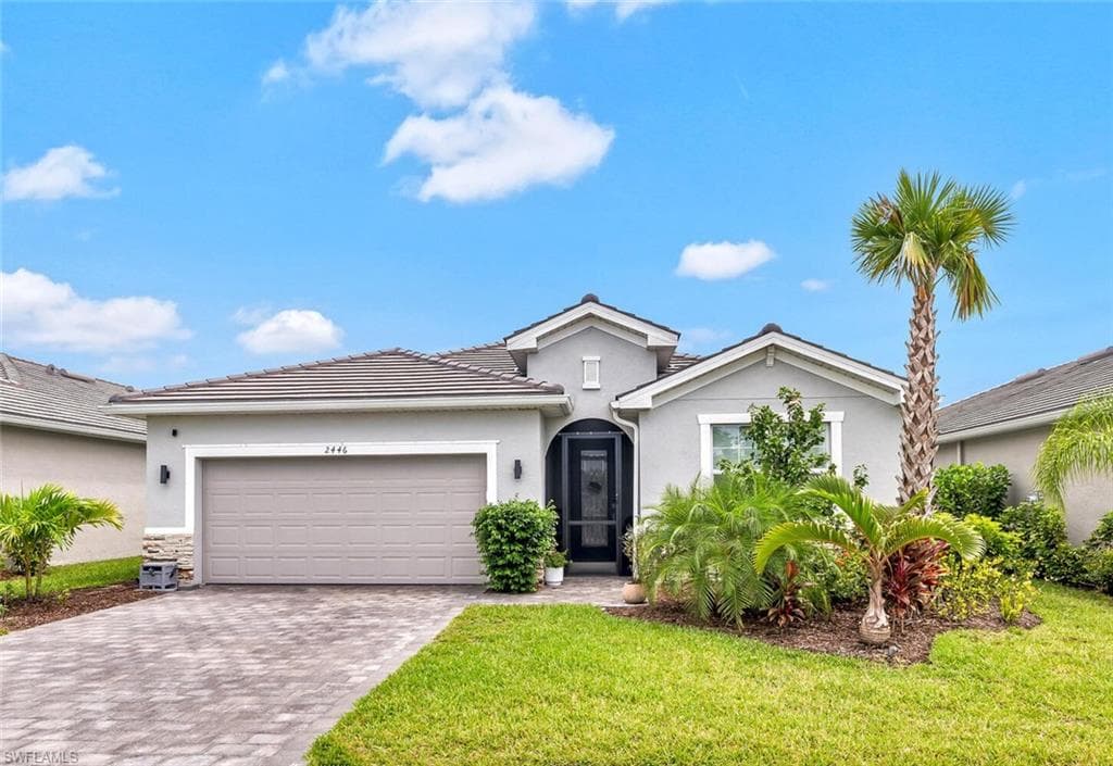 2446 Orchard St, Naples, FL 34120-2