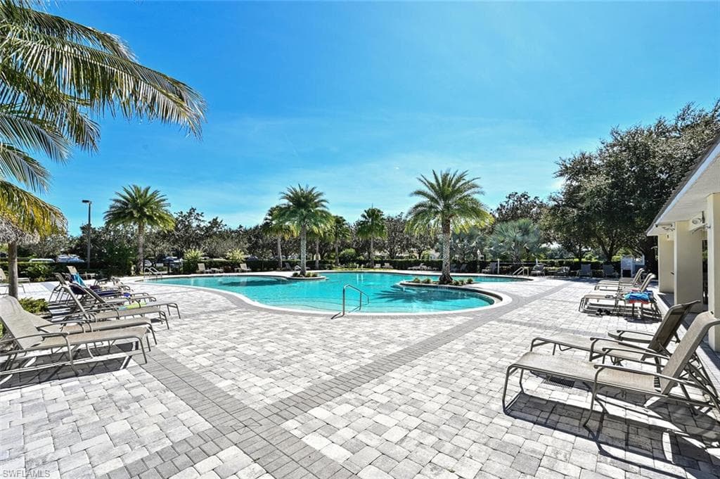 2446 Orchard St, Naples, FL 34120-37