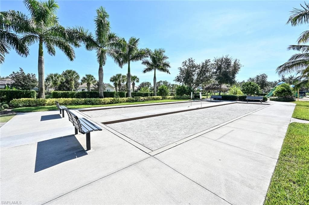 2446 Orchard St, Naples, FL 34120-42