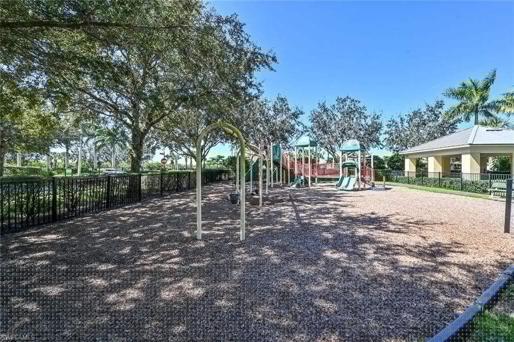 2446 Orchard St, Naples, FL 34120-43