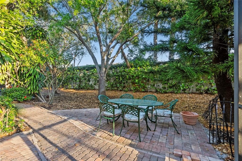 3155 Santorini Ct, Naples, FL 34119-25