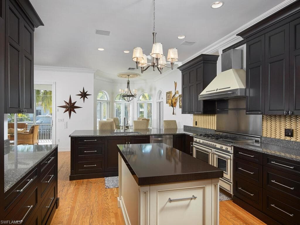 720 17th Ave S, Naples, FL 34102-8