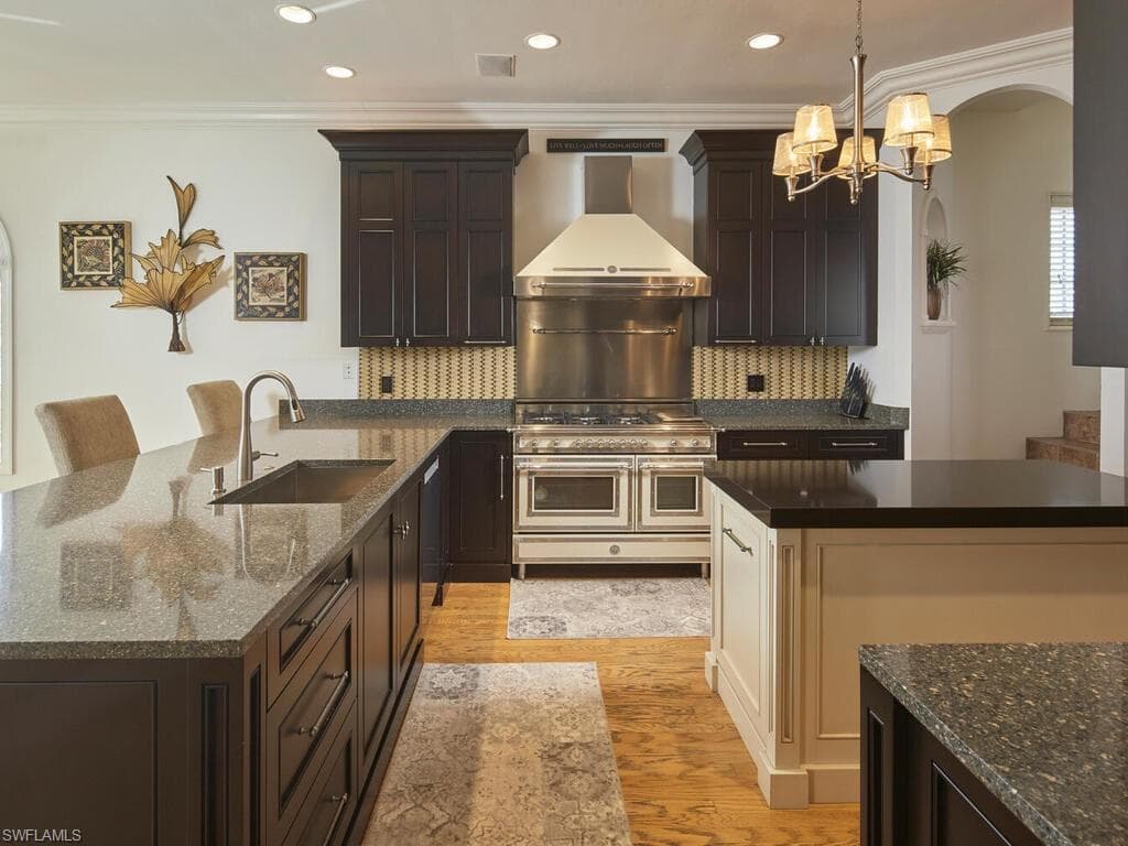 720 17th Ave S, Naples, FL 34102-9